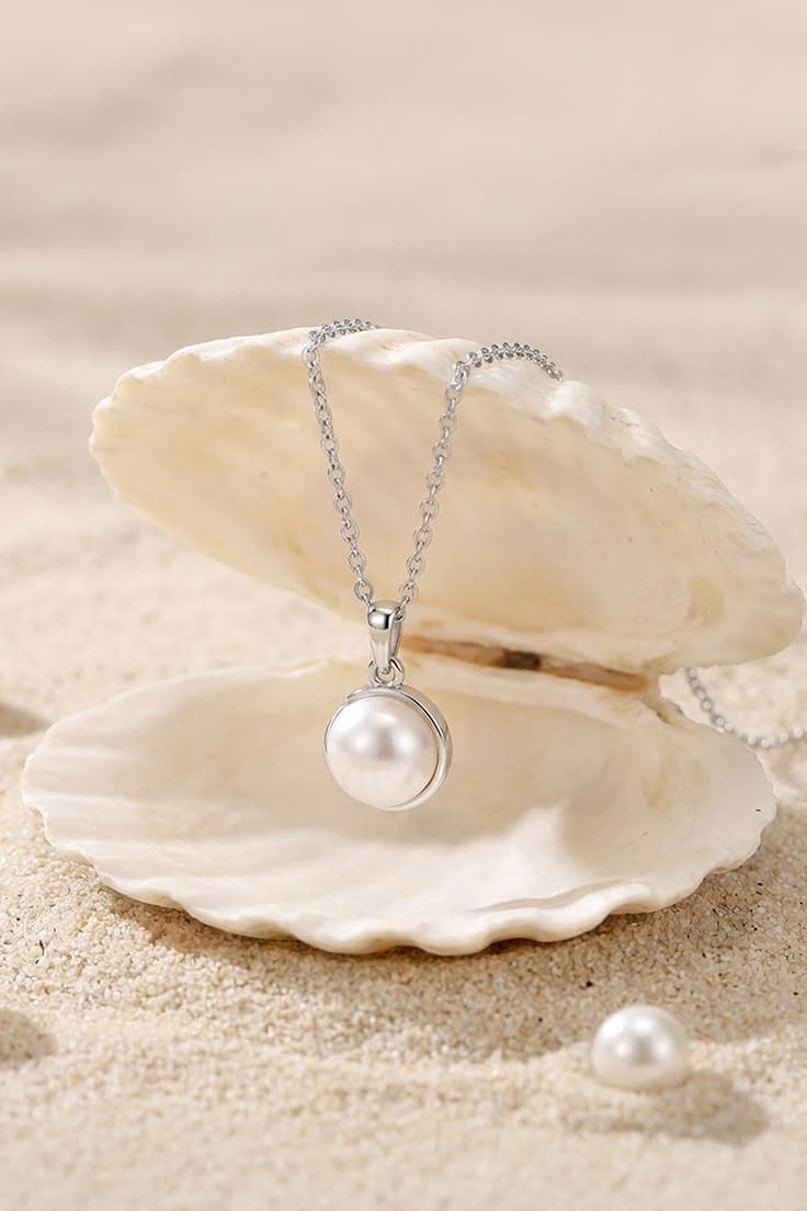 Luna Pearl Pendant Necklace